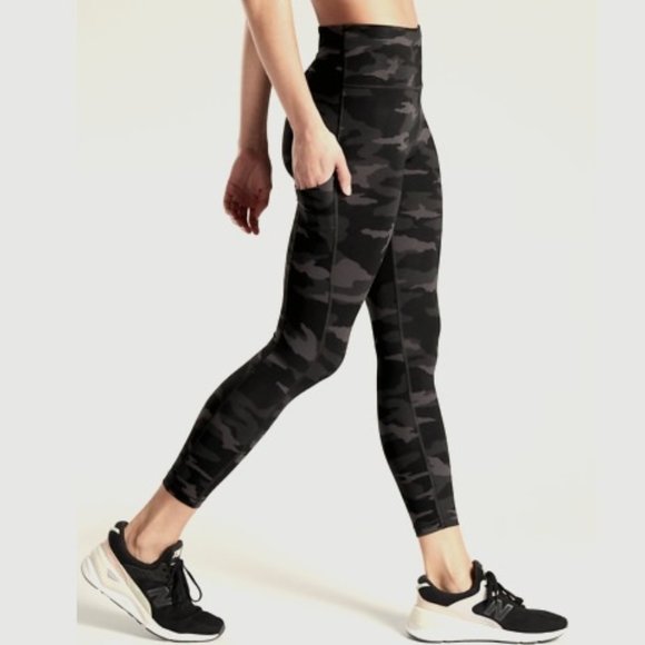 Athleta Ultimate Camo 7/8 Tight Gym Run Studio Training Stash Pocket Legging XS - Picture 1 of 10